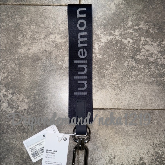 Lululemon Never Lost Keychain- True Navy/White - Picture 3 of 4